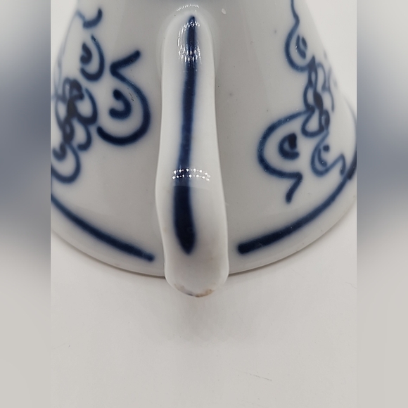 Antique White & Blue hand painted floral Porcelain Funnel with Handle, 4" Tall. - Picture 6 of 12